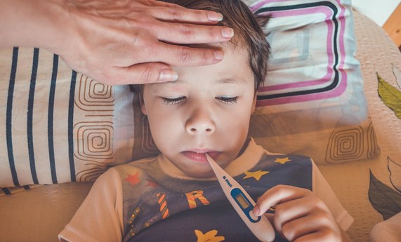 La prescripción diferida de antibióticos en niños con infecciones respiratorias es segura y efectiva