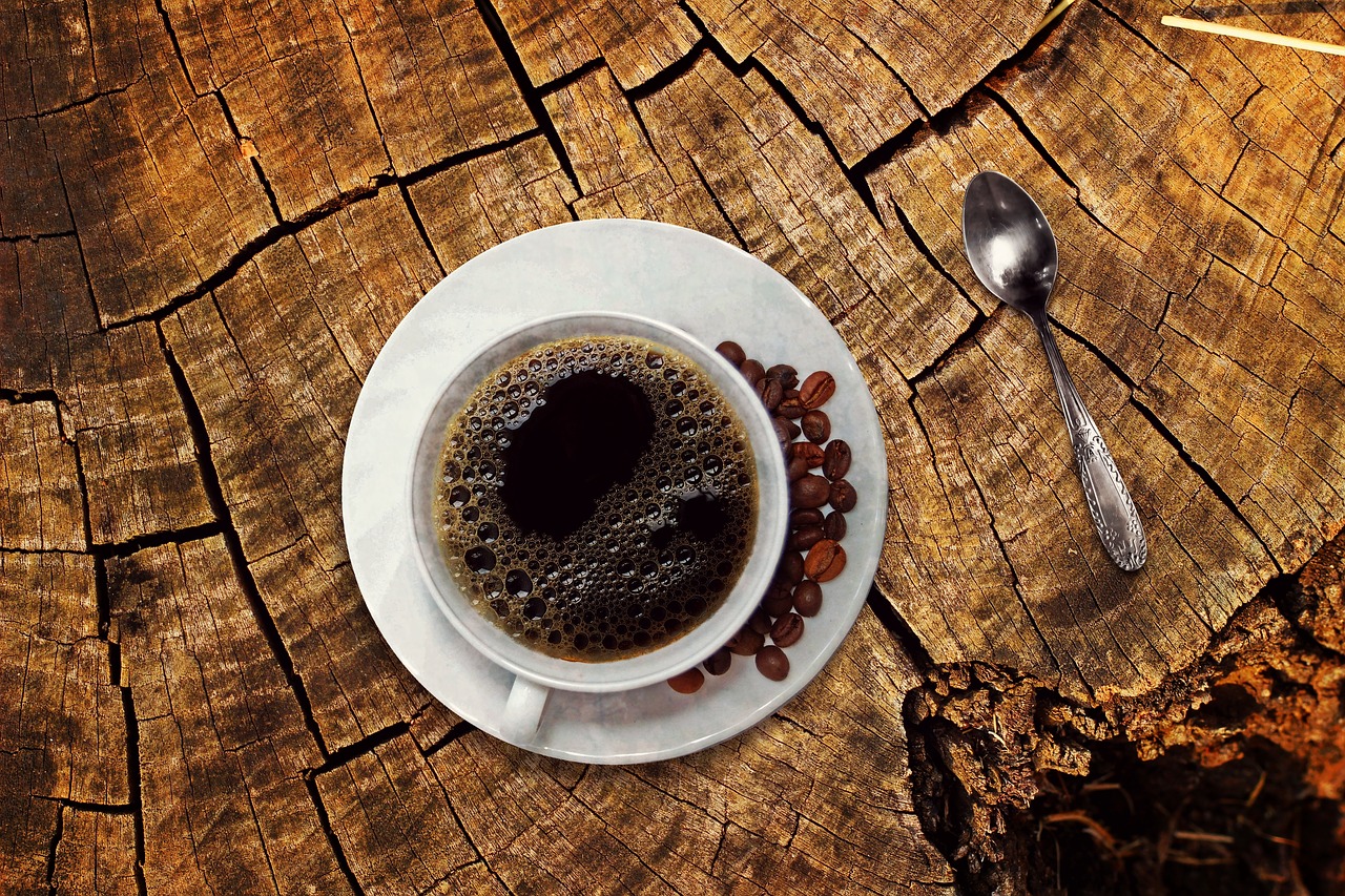 El consumo de café no influye en el deterioro físico de los adultos mayores