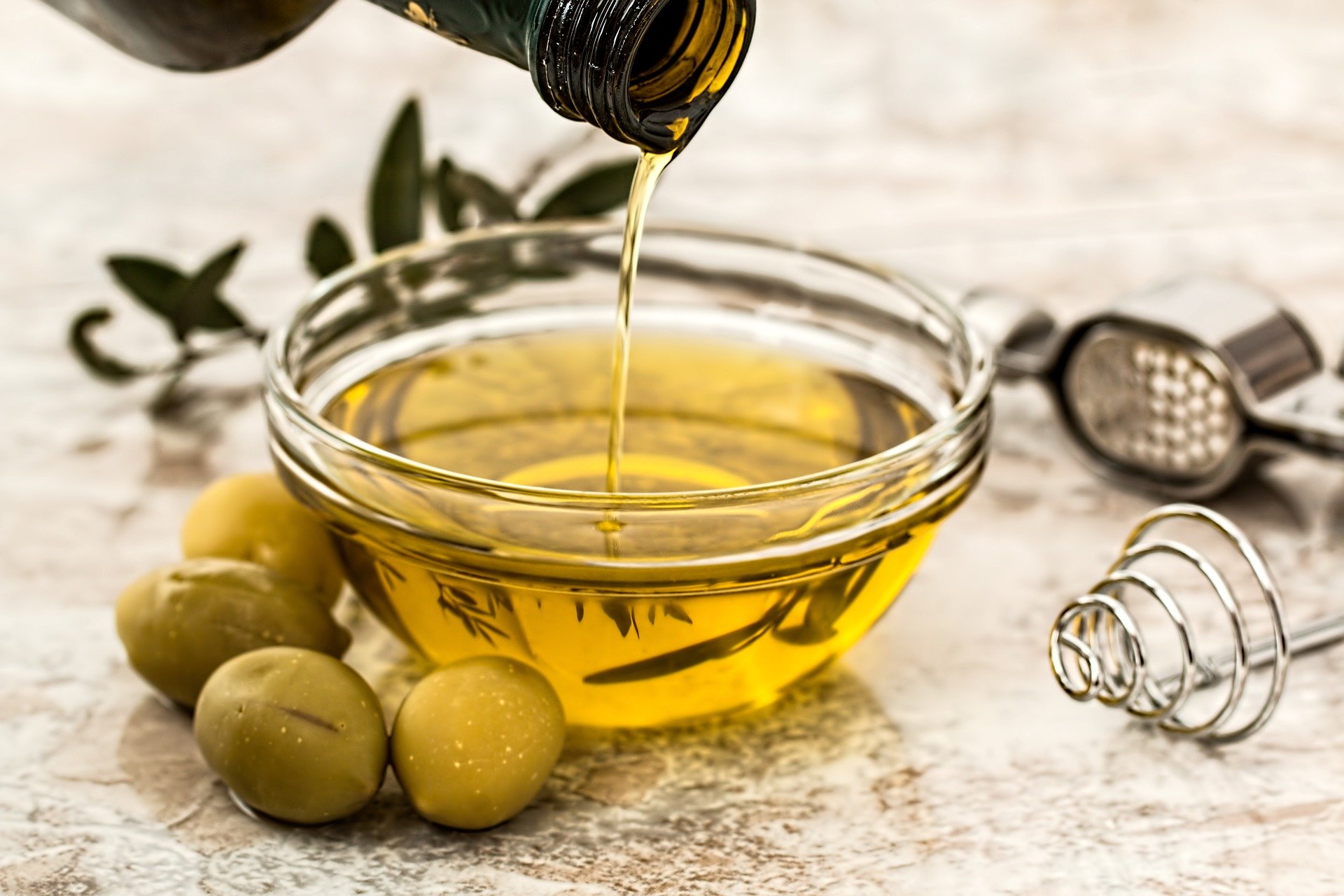 El aceite de oliva virgen enriquecido con sus propios antioxidantes previene la acumulación de colesterol