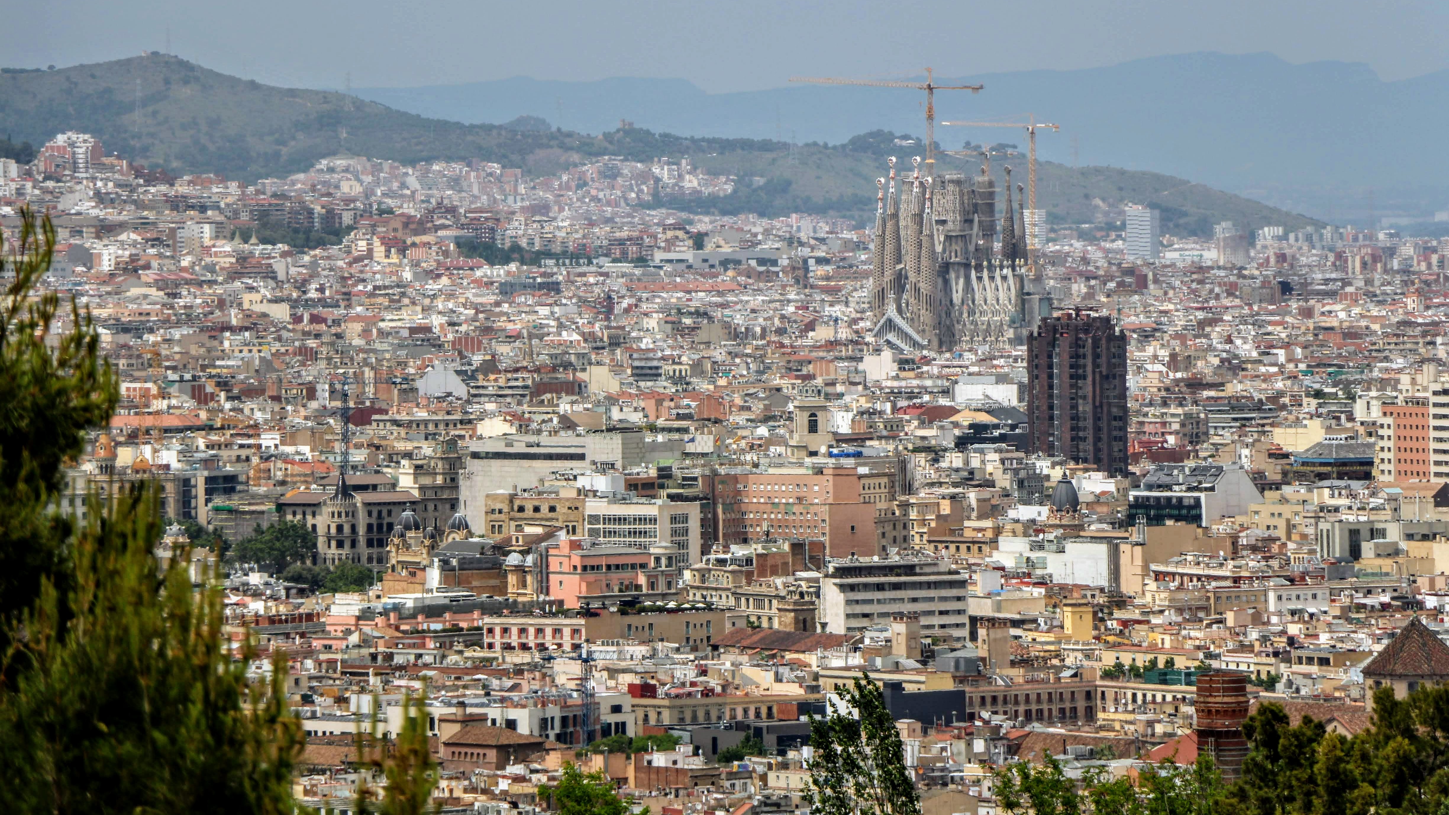 Estudian la exposición a largo plazo a contaminantes atmosféricos y la propagación espacial de la COVID-19 en Cataluña