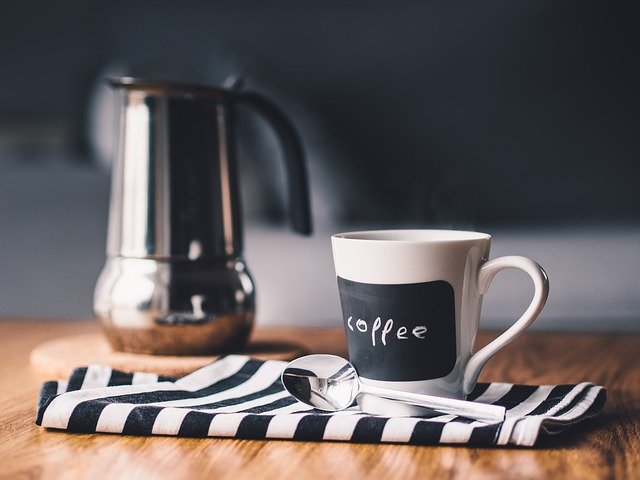 El consumo de bebidas con cafeína como el café y té perjudican la salud renal