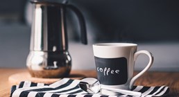 El consumo de bebidas con cafeína como el café y té perjudican la salud renal