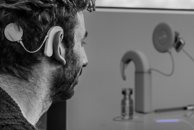 El primer fármaco controlado por luz podría mejorar la audición de las personas con implantes cocleares