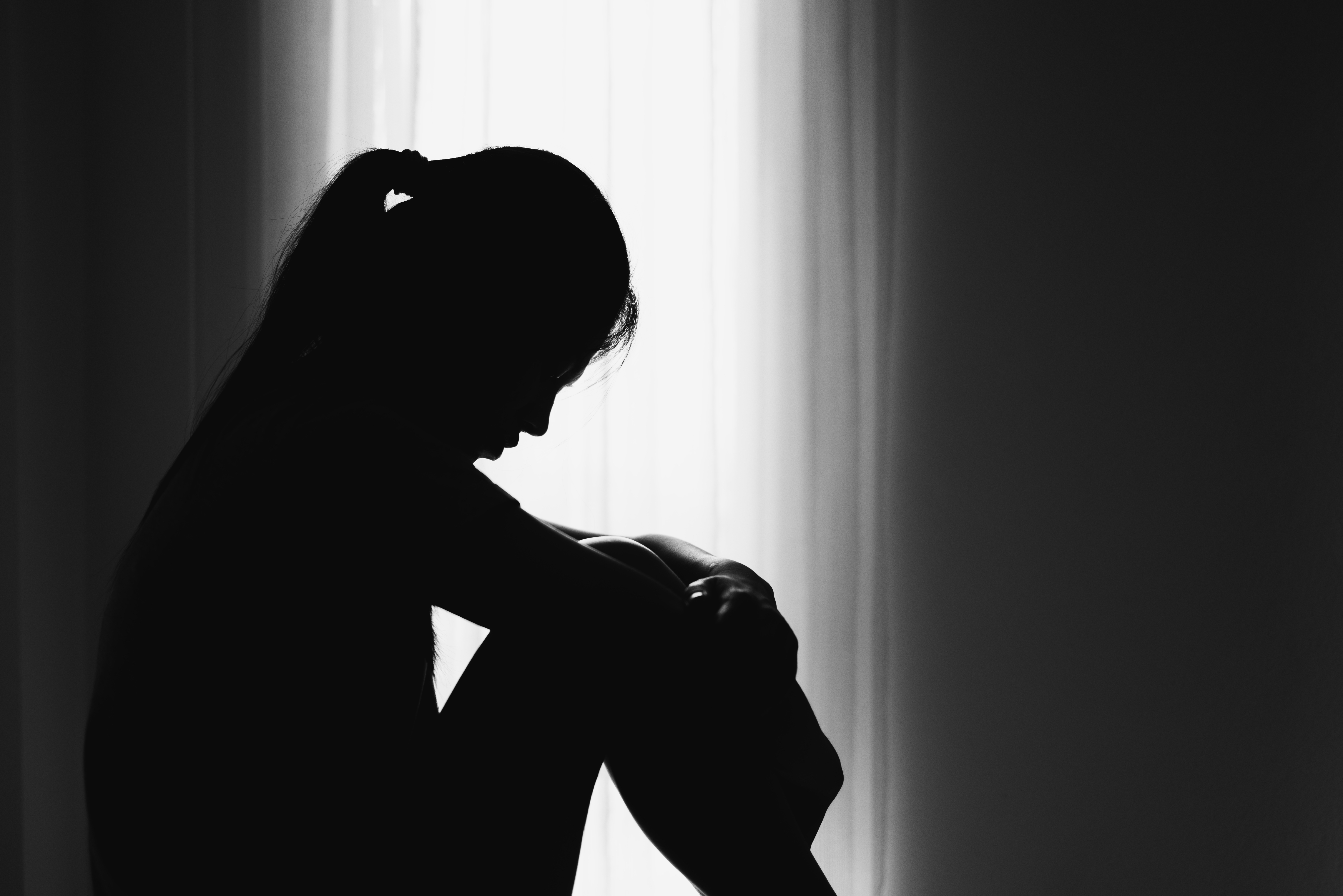 Las personas que reintentan el suicidio presentan síntomas más graves que las que solo lo intentan una vez