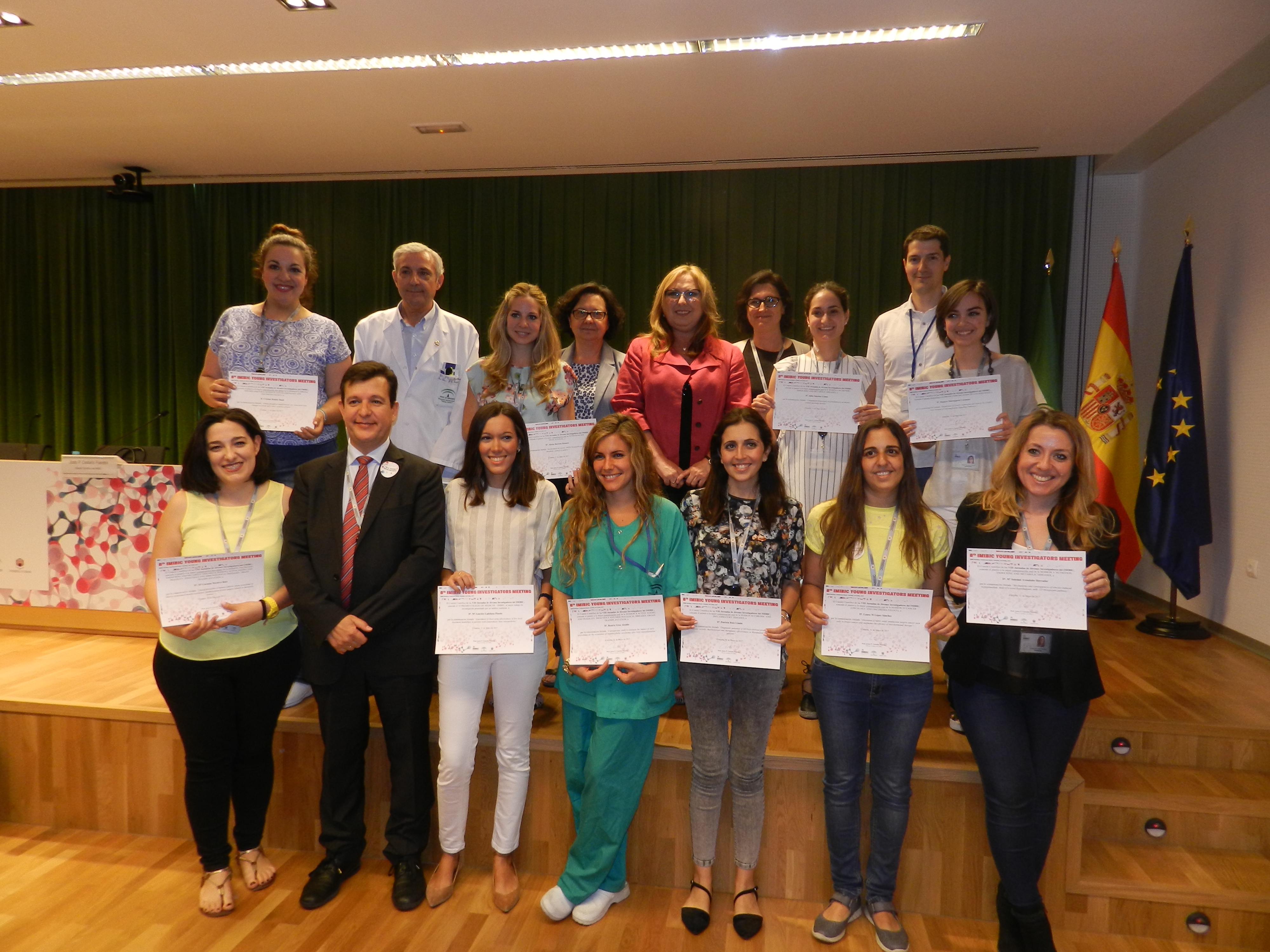 Alexia Barroso recibe uno de los premios a los mejores trabajos científicos del IMIBIC